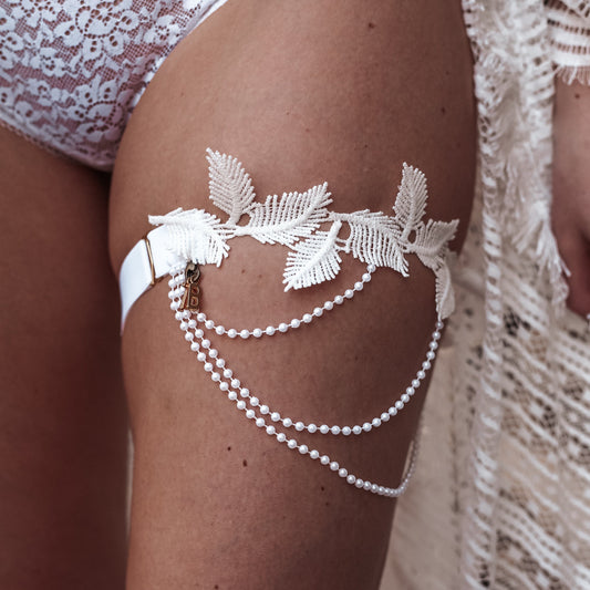 Dove Feather Garter With Pearls