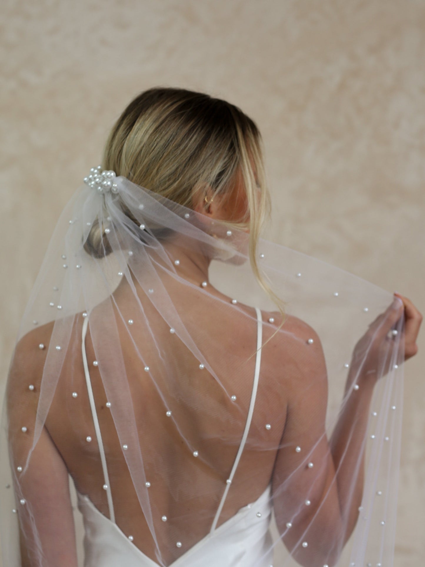 Scatter Pearl Veil