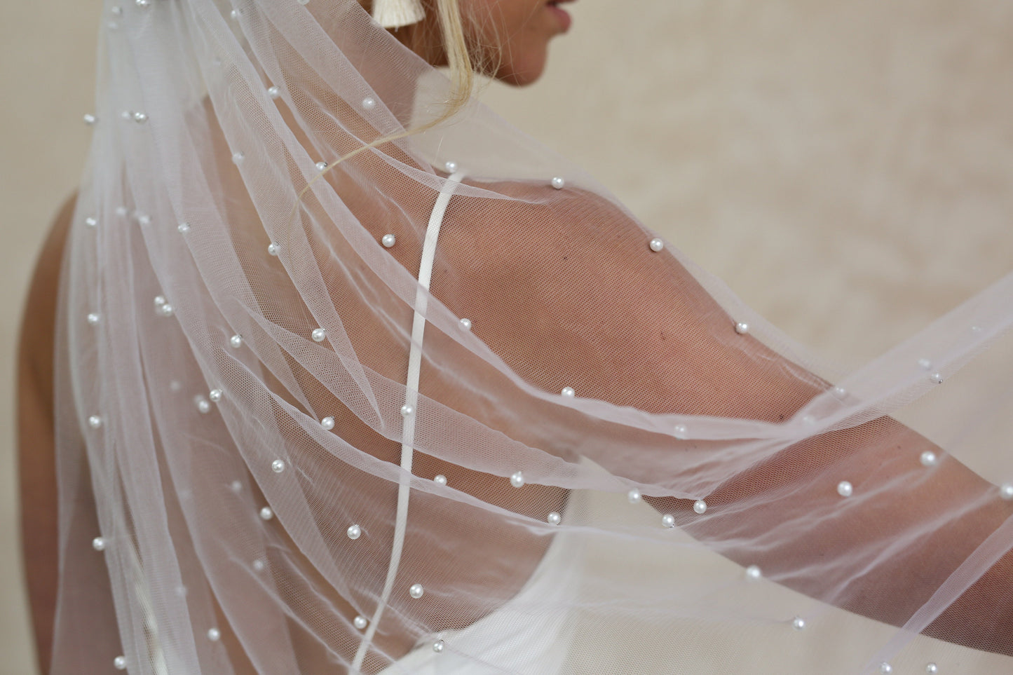 Scatter Pearl Veil